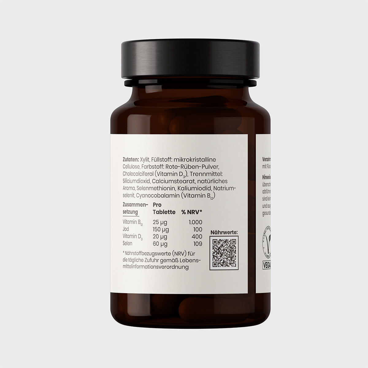 Abbildung der Rückseite der Vegan Essentials-Dose mit Zutatenauflistung und Zusammensetzung sowie QR-Code zu den Nährwerten
